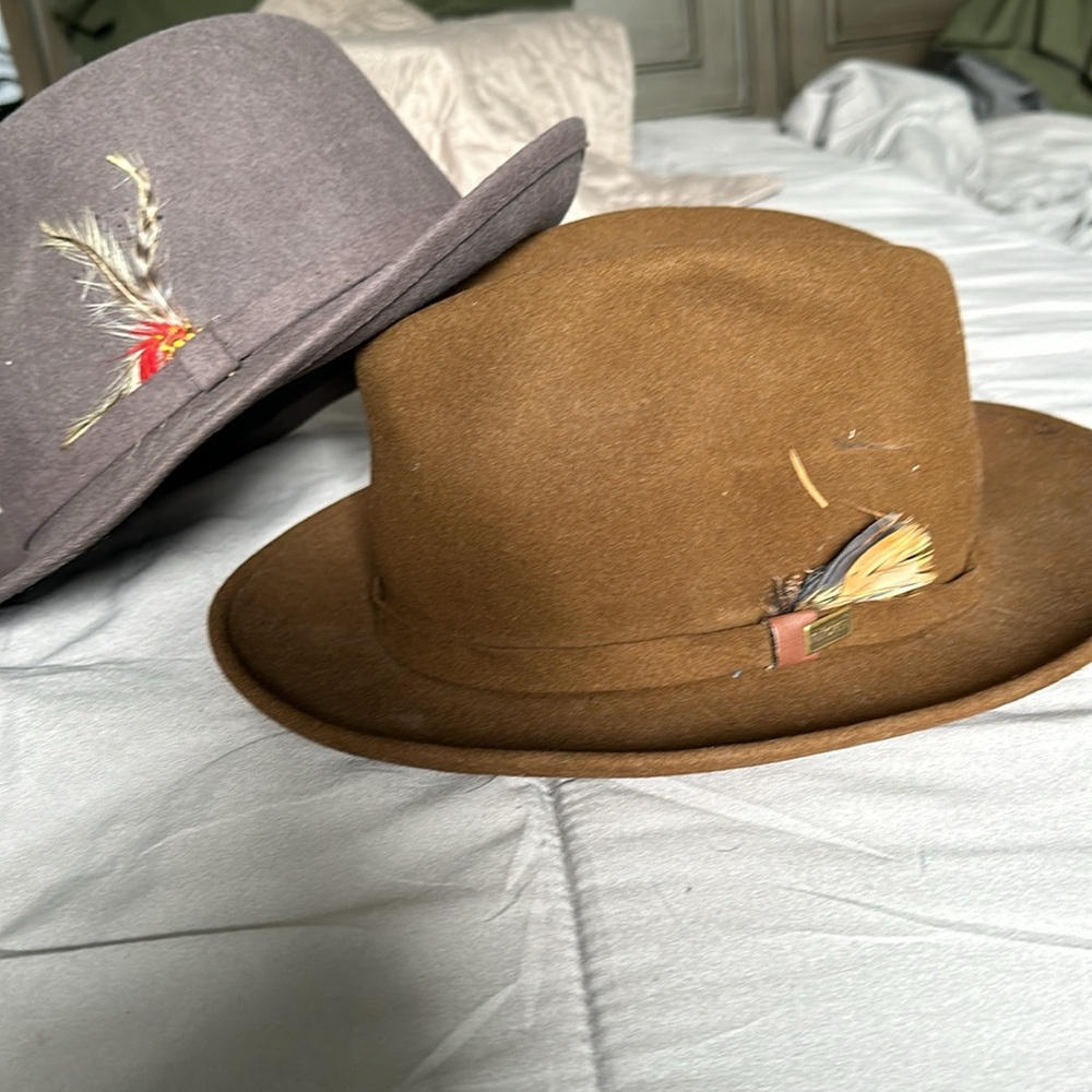 Men’s hats 1 gray 1 brown extra large